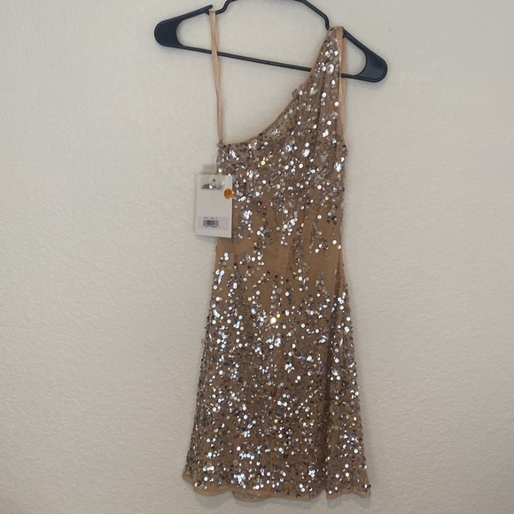 NWT! Mac Duggal Asymmetrical Sequin Beige Mini Dress size 0… - Picture 9 of 11